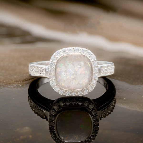 Square Cluster Ring from Lasting Memories