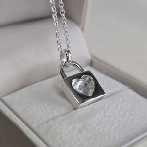 ** New Design ** The Lock of Love