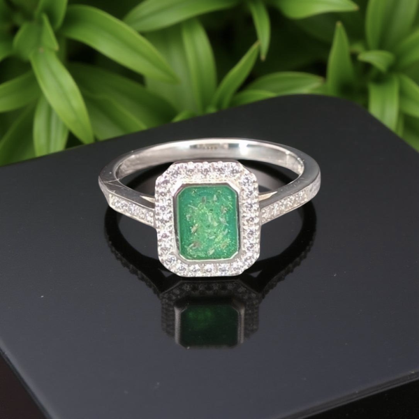 Rectangular Cluster Ring from Lasting Memories